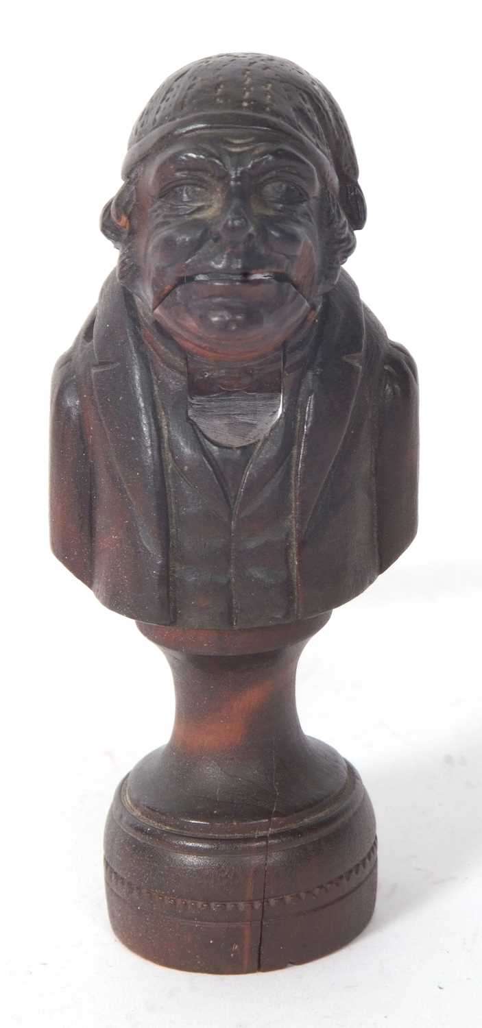 Vintage carved nut cracker of a mans head and torso on a plinth base, 15cm tall - Image 4 of 8