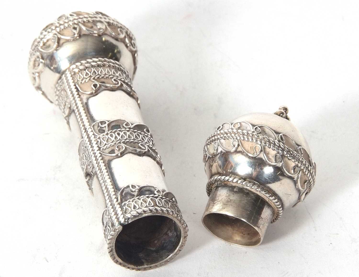 A Megillah scroll case, silver plated with bead and scroll design, 10cm long - Image 2 of 2
