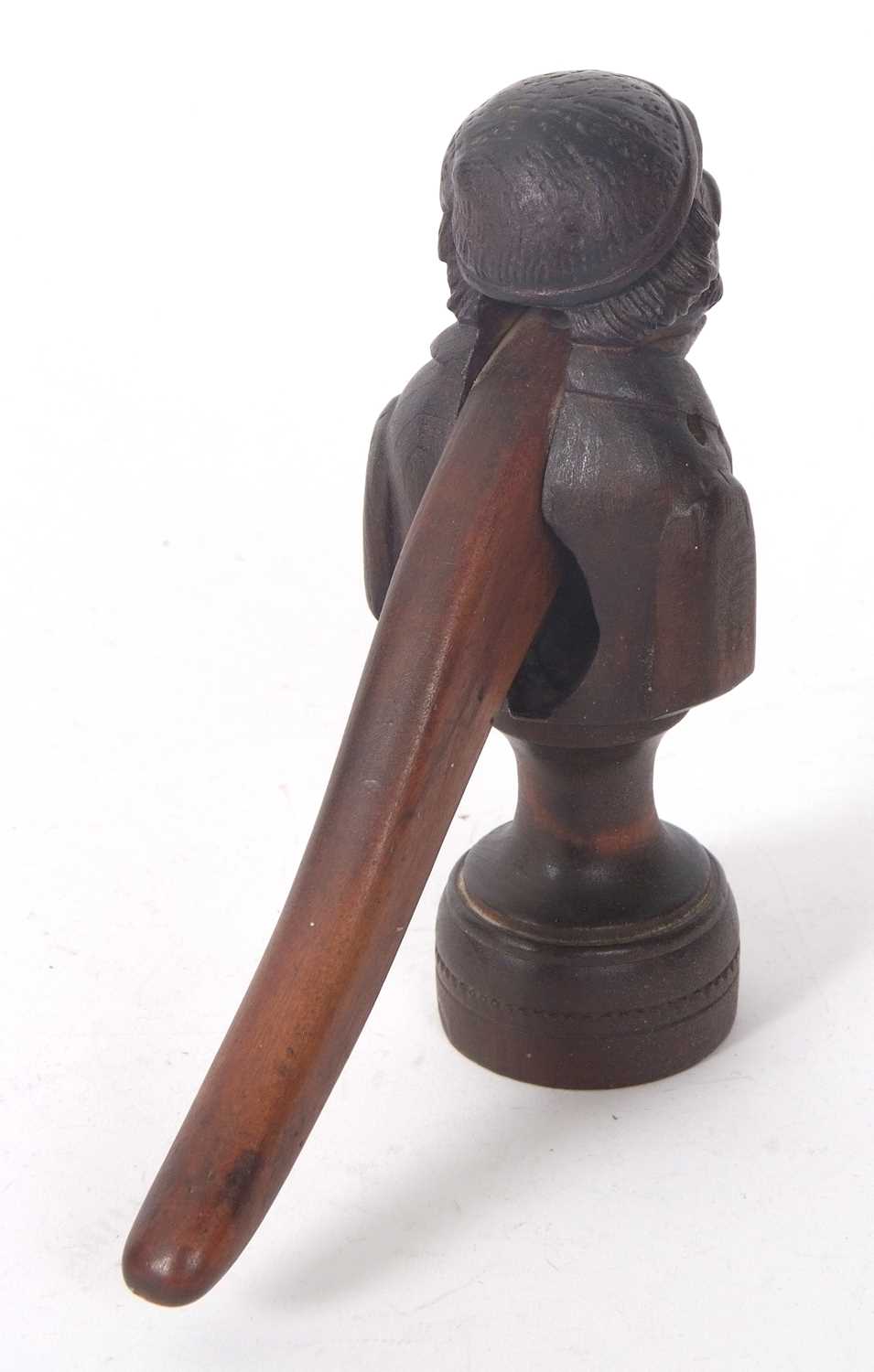 Vintage carved nut cracker of a mans head and torso on a plinth base, 15cm tall - Image 6 of 8