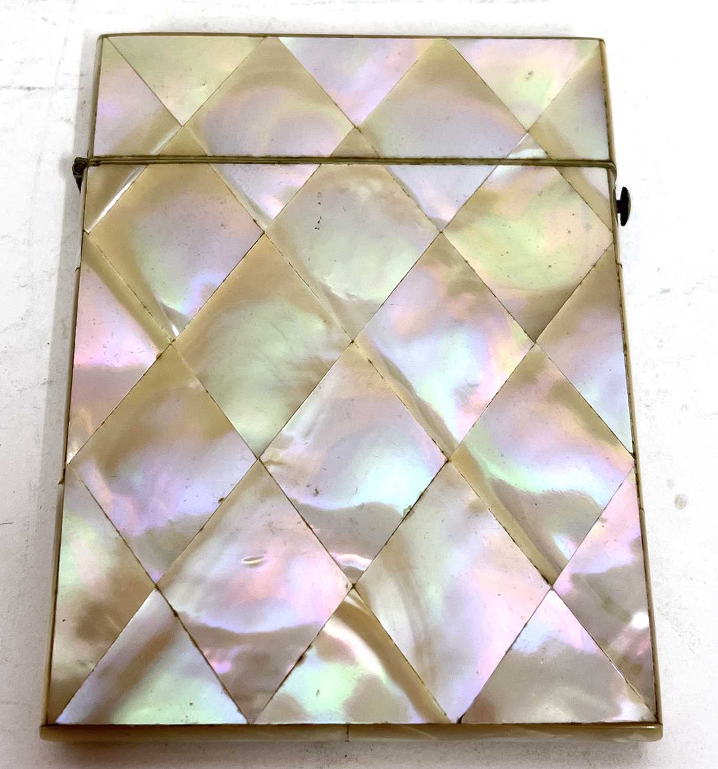 An antique mother of pearl flip top card case, 10 x 7.5cm - Image 2 of 4