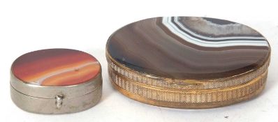 A late 19th Century gilt metal and agate snuff box of oval form, 7 x 5 cm, together with a small