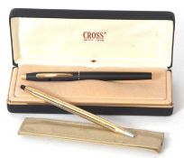 Cross cased modern fountain pen, black with gold coloured trim