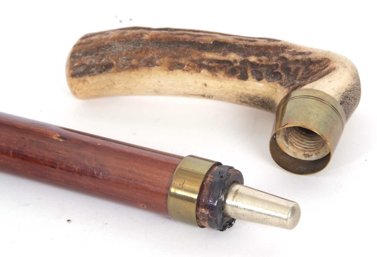 A horn handled walking stick, the pull off handle reveals a barrel holding a corkscrew (a/f) - Image 2 of 6