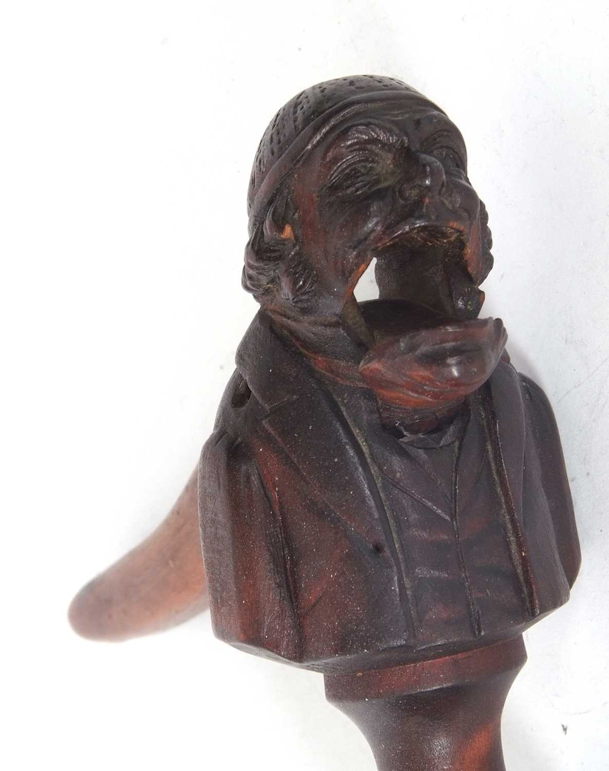 Vintage carved nut cracker of a mans head and torso on a plinth base, 15cm tall - Image 7 of 8