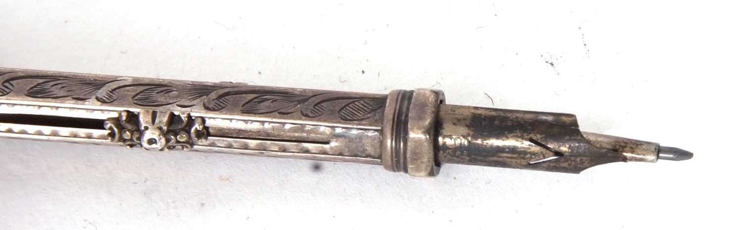 Mixed Lot: An antique Victorian combined propelling mechanical pencil and dip pen, 9.5cm long - Image 4 of 4