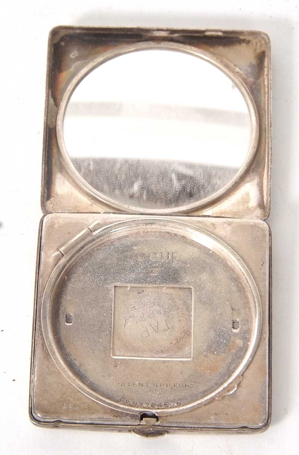 An Art Deco ladies compact, square form with a radial engine turned decorated front, push button - Image 3 of 4