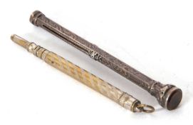 Mixed Lot: An antique Victorian combined propelling mechanical pencil and dip pen, 9.5cm long