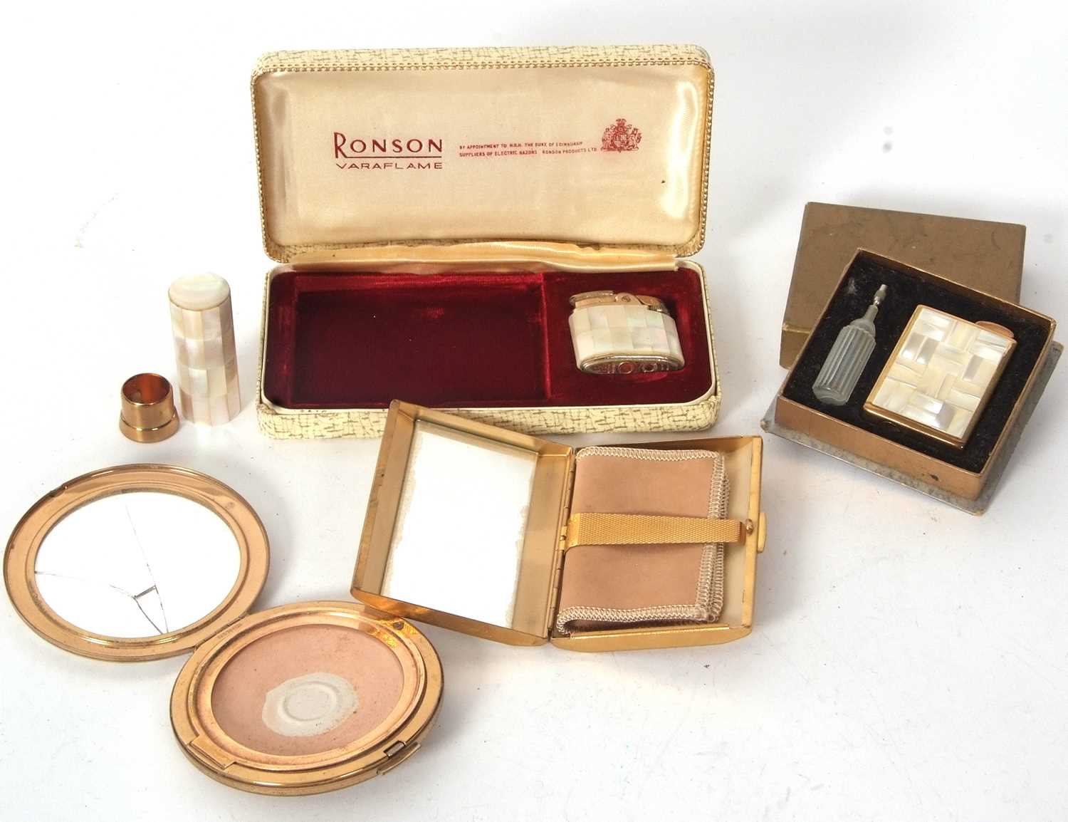 Mixed Lot: Vintage cased Ronson boxed set with mother of pearl lighter and compact, together with - Image 3 of 5