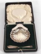 Cased George V silver shell dish on three ball feet, hallmarked London 1916, makers mark for