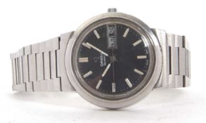 A stainless steel quartz Omega gent's wristwatch, the watch features a day/date function along