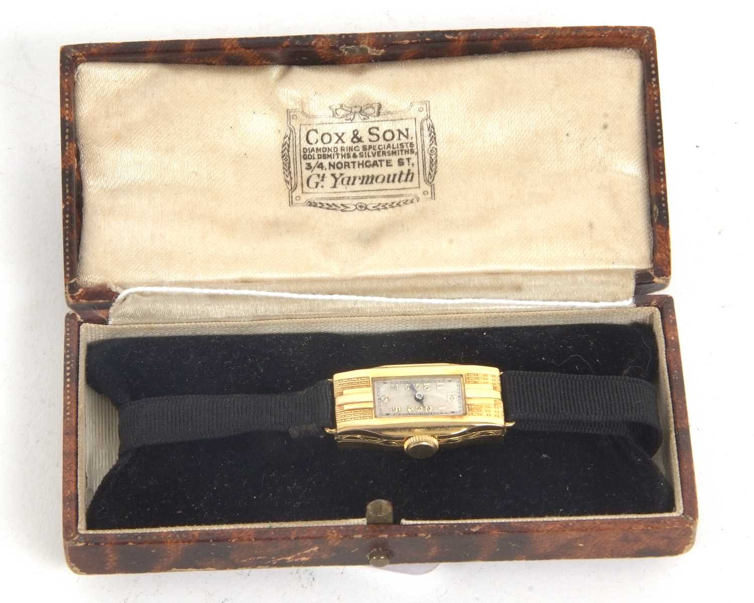 A 9ct gold cased lady's wristwatch, the watch is stamped in the case back .375, it has a fifteen - Image 4 of 4