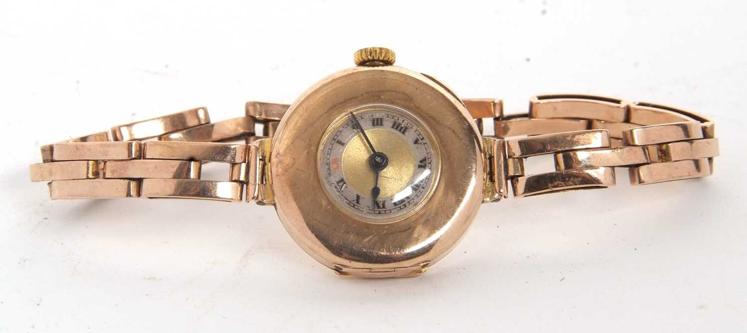 9ct gold cased lady's wristwatch, hallmarked on the inside of the case back, it has an expanding - Image 2 of 6
