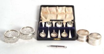 Mixed Lot: Five hallmarked silver teaspoons each with crossed golf club and golf ball design to