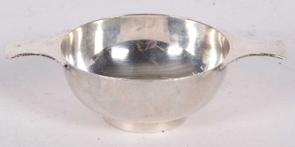 Edward VII silver quach, plain polished form, supported on a collett foot with two lugs or
