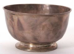 A George III Irish silver bowl having plain round body with applied reeded border, sitting on a
