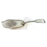 George III silver fiddle thread and shell pattern fish slice, the shaped blade embellished with a