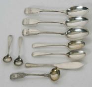 Mixed Lot: Three Victorian fiddle pattern teaspoons, London 1853, Victorian mustard spoon,