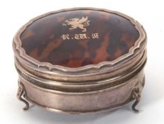 A George V silver and faux tortoiseshell trinket box, the hinged tortoiseshell lid inlaid with a