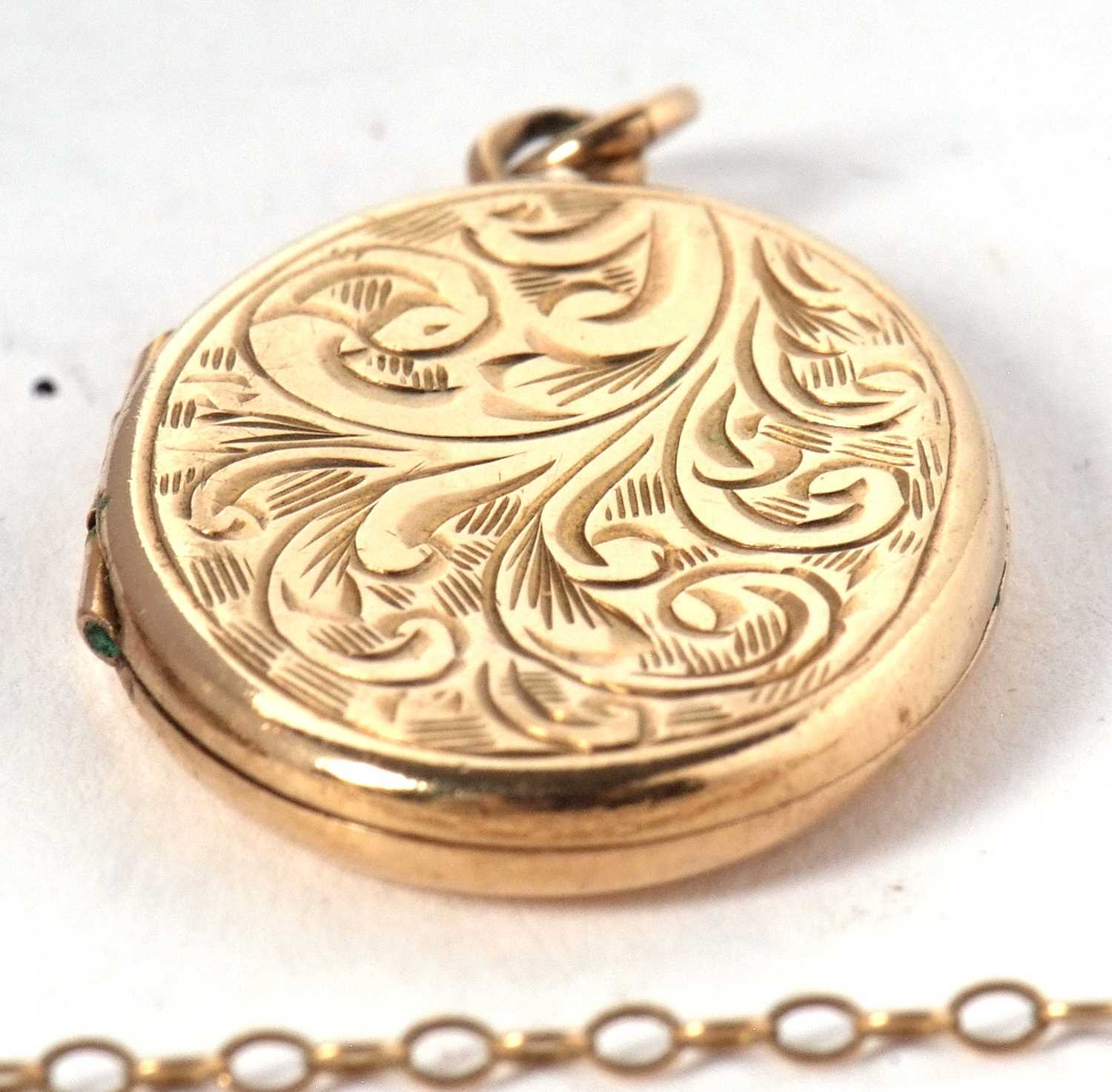 A 9ct oval locket, 3.4g, with fine unmarked yellow metal chain (a/f). together with a white stone - Image 3 of 5