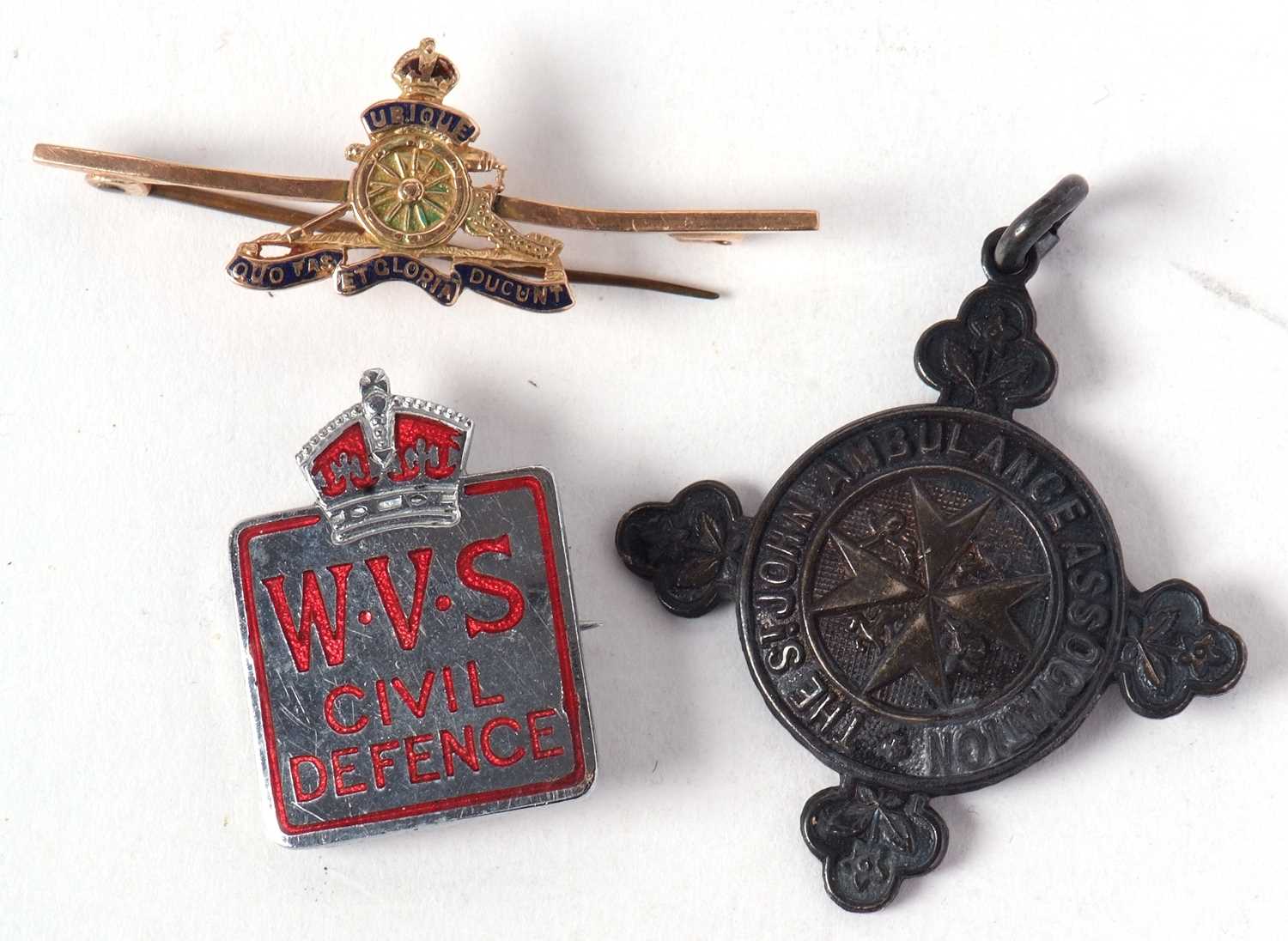 A 9ct Royal Artillery bar brooch, stamped '9.375' to reverse (other marks rubbed), 2.9g, together - Image 2 of 3