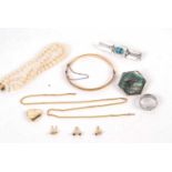 A quantity of mixed jewellery to include a cultured pearl necklace, a Mexican silver and shell