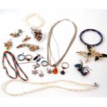 A quantity of mixed jewellery to include cultured pearls, a Murano millefiori pendant and matching