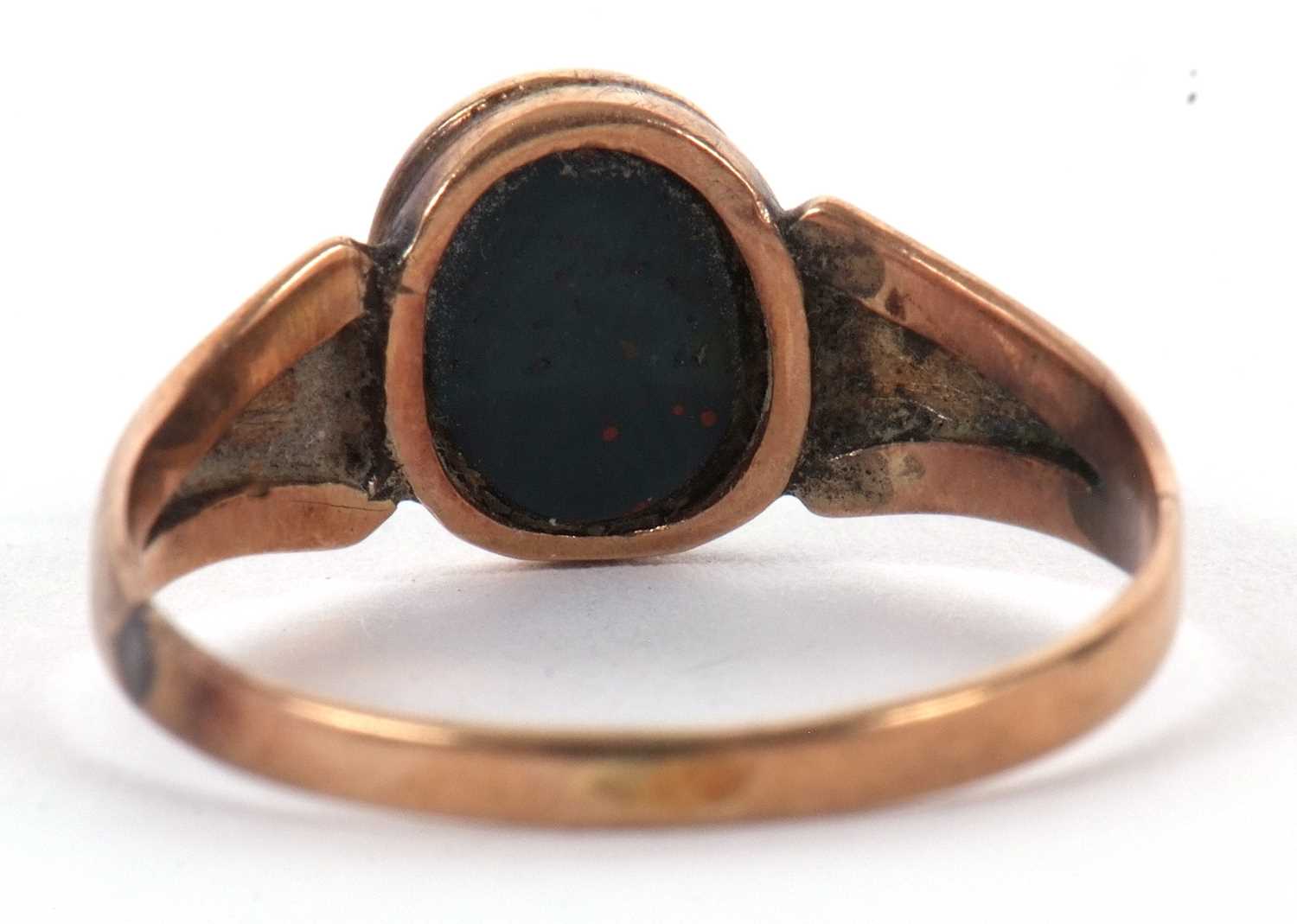 A bloodstone signet ring, the oval bloodstone with incised insignia, collet mounted with tapering - Image 3 of 7