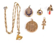 A quantity of gold and other jewellery to include an Edwardian 9ct locket, Chester 1912, a 9ct