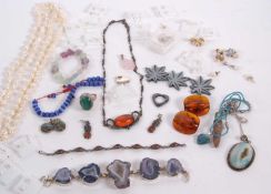 A mixed lot of jewellery to include cultured pearls, druzy quartz, amber, hematite, flourite, etc