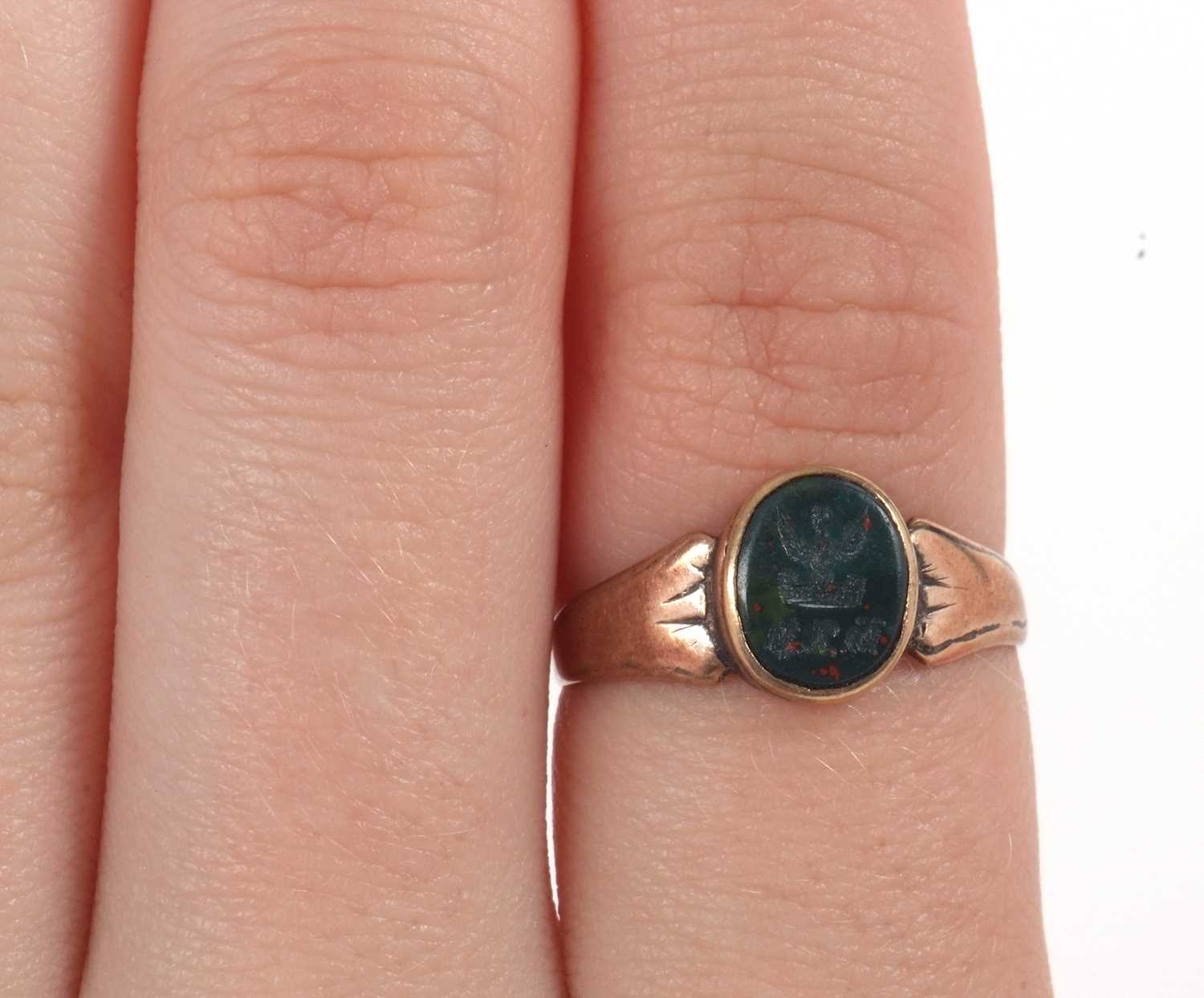 A bloodstone signet ring, the oval bloodstone with incised insignia, collet mounted with tapering - Image 7 of 7