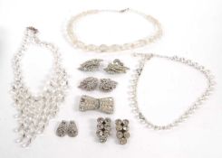 A mixed lot of jewellery to include a carved rock crystal and glass bead necklace, a white paste