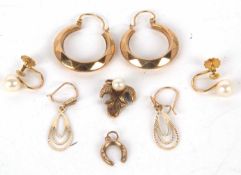 A mixed lot of gold jewellery to include a apir of cultured pearl earrings with screwbacks stamped