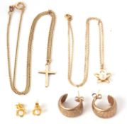 A mixed lot of jewellery to include a 9ct cultured pearl floral pendant and similar earrings, a