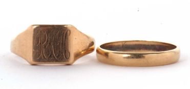 Two 9ct rings, to include a signet ring hallmarked Birmingham 1988, size X, 7.6g, together with a