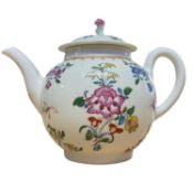 18th Century Worcester porcelain teapot decorated in Chinese export style