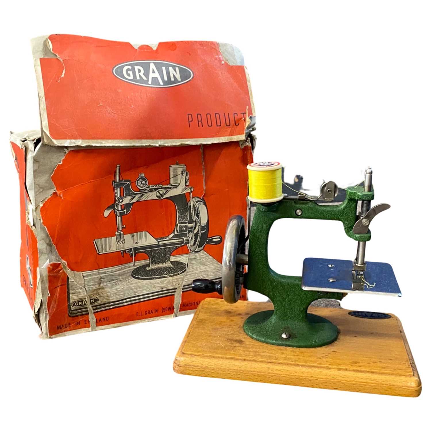 Grain miniature sewing machine in original box