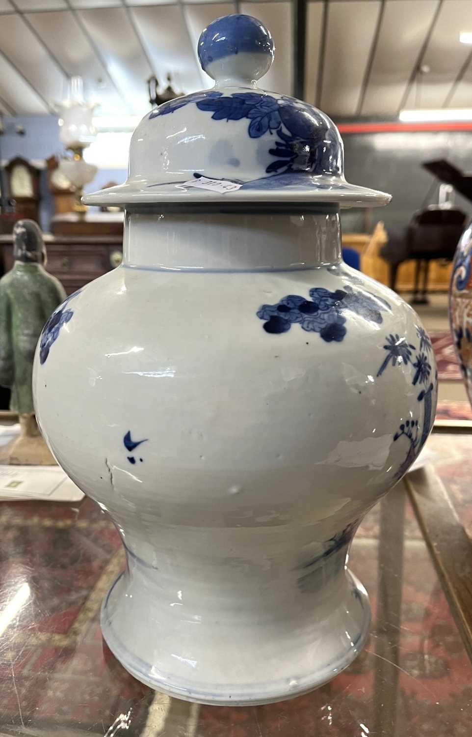 Chinese vase and cover with blue and white designs in Kangxi style, 4 character mark to base, 32cm - Image 4 of 13