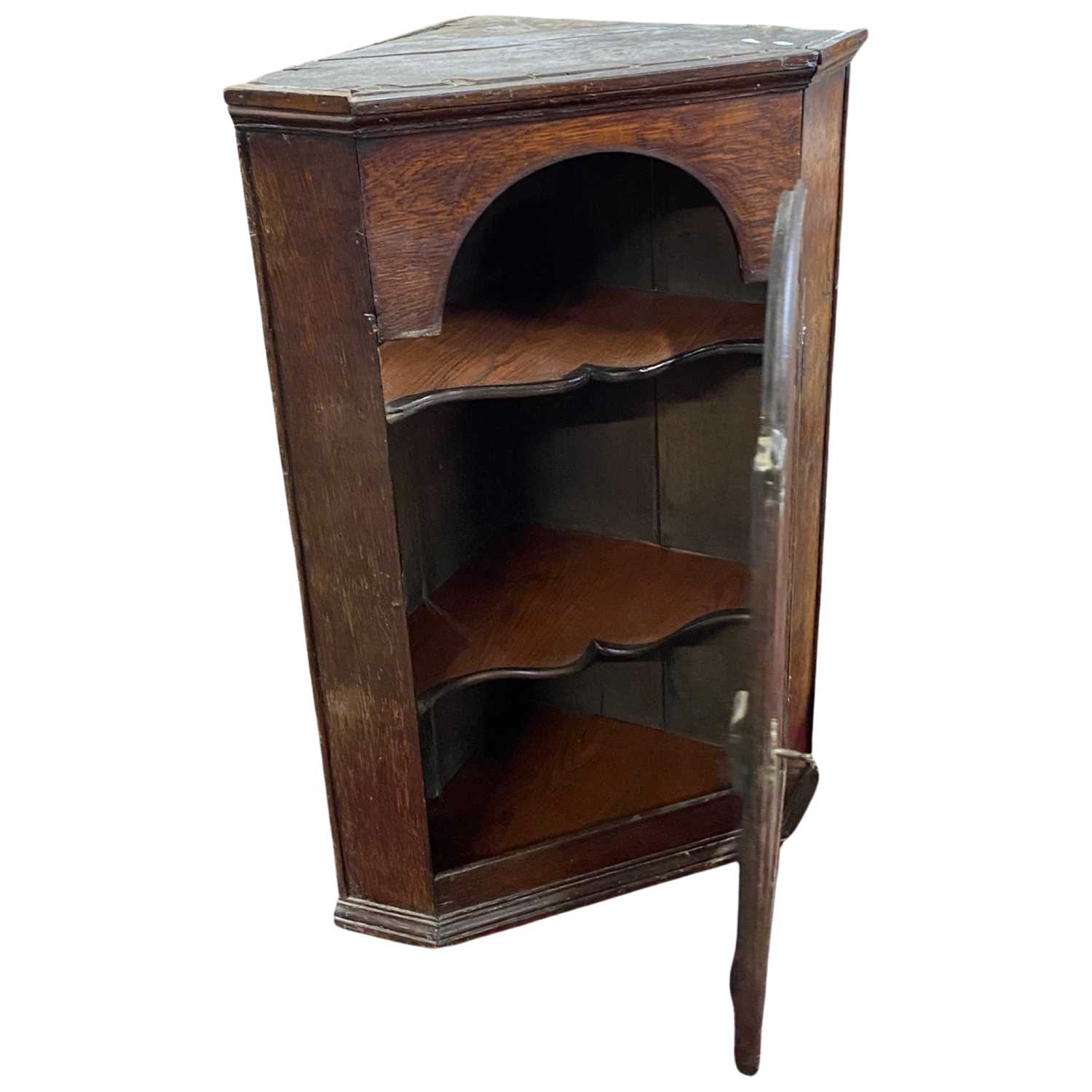 18th Century oak corner cabinet with arched panelled door opening to a shelved interior, 100cm high - Image 2 of 3