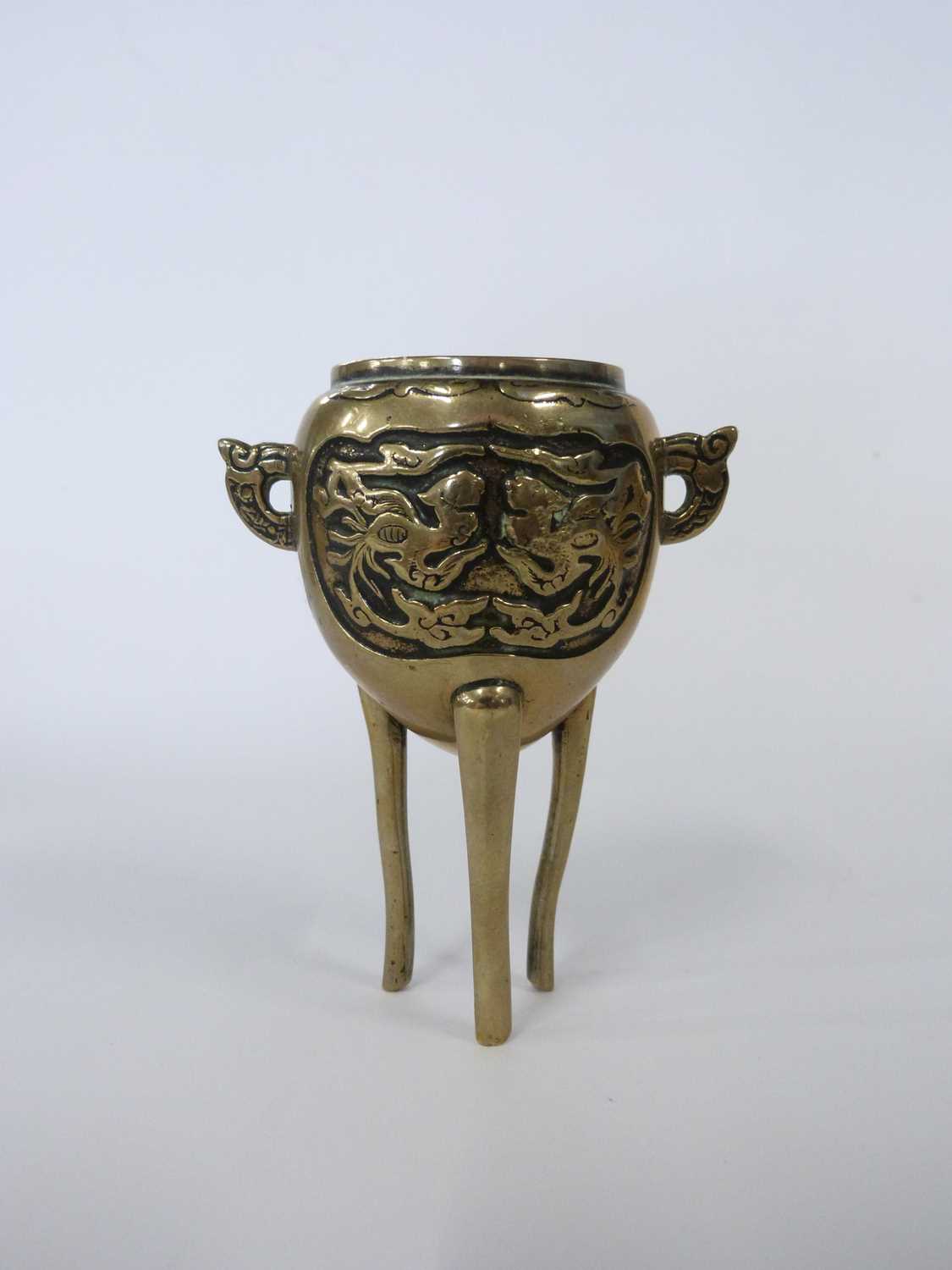 A quantity of Chinese brass wares including a Chinese bowl, further bowl raised on three feet and - Image 6 of 17