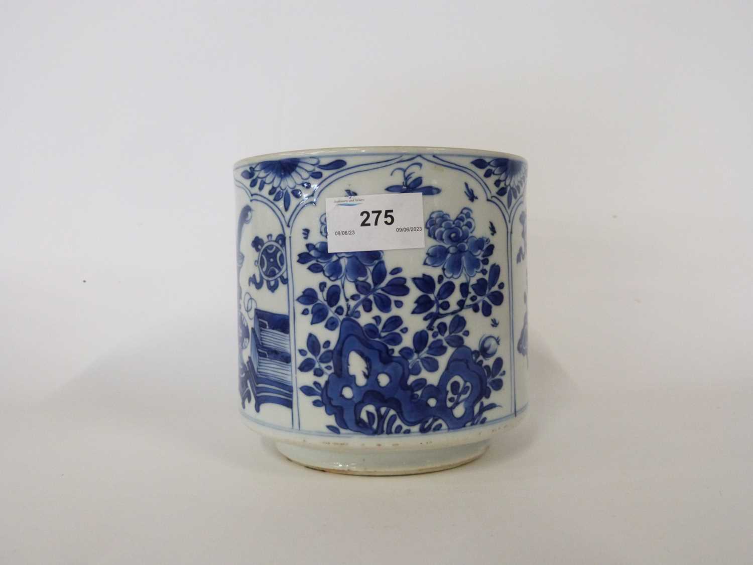 Chinese porcelain pot with blue and white panels of precious objects and flowers in Kangxi styleGood - Image 3 of 3