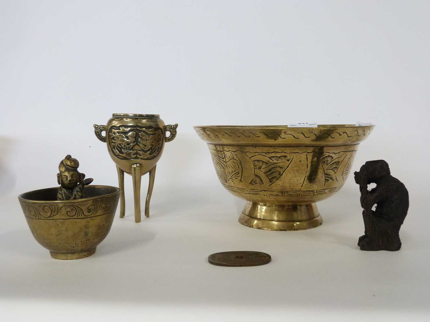 A quantity of Chinese brass wares including a Chinese bowl, further bowl raised on three feet and - Image 2 of 17