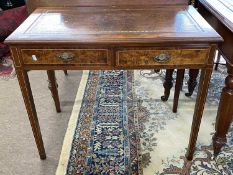 Good quality reproduction mahogany and walnut veneered writing table with inset leather top, 87cm