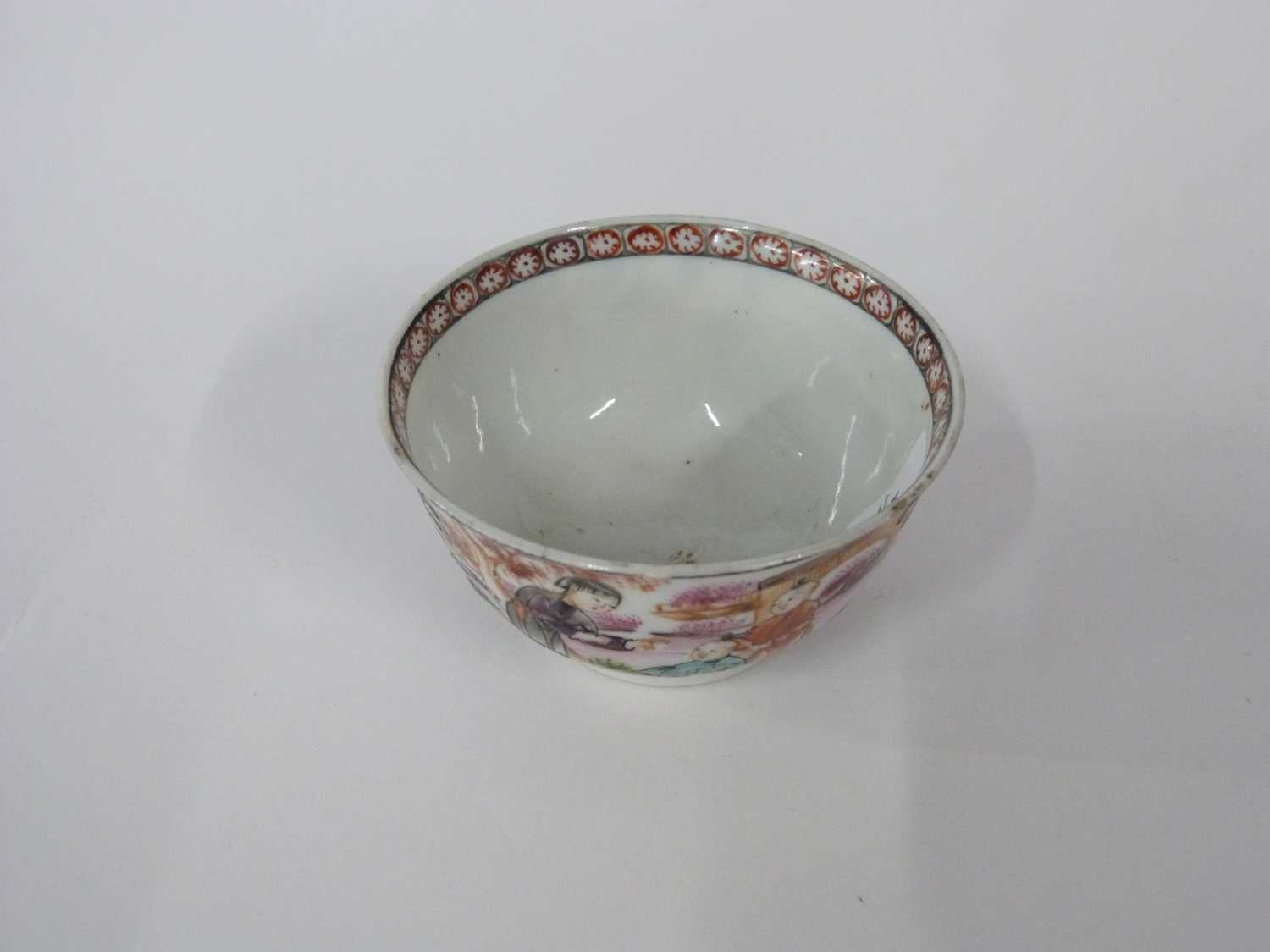 18th Century Chinese porcelain tea bow, Qianlong period, finely decorated with Chinese figures and - Image 3 of 3