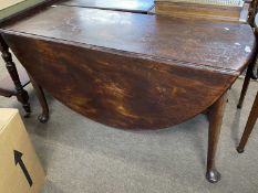 George III mahogany oval drop leaf dining table raised on tapering legs with pad feet, 135cm wide,
