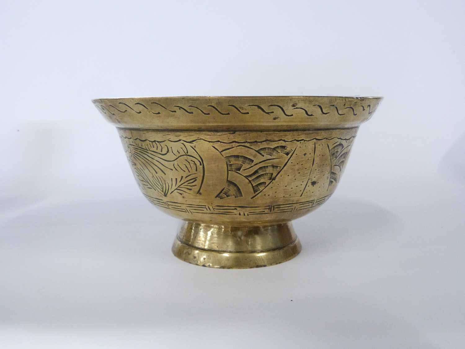 A quantity of Chinese brass wares including a Chinese bowl, further bowl raised on three feet and - Image 4 of 17