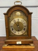 20th Century Elliott mantel clock with brass movement playing Westminster & Whittington chimes