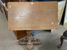 Good quality Victorian oak Architects drawing stand with adjustable height fitting, raised on a