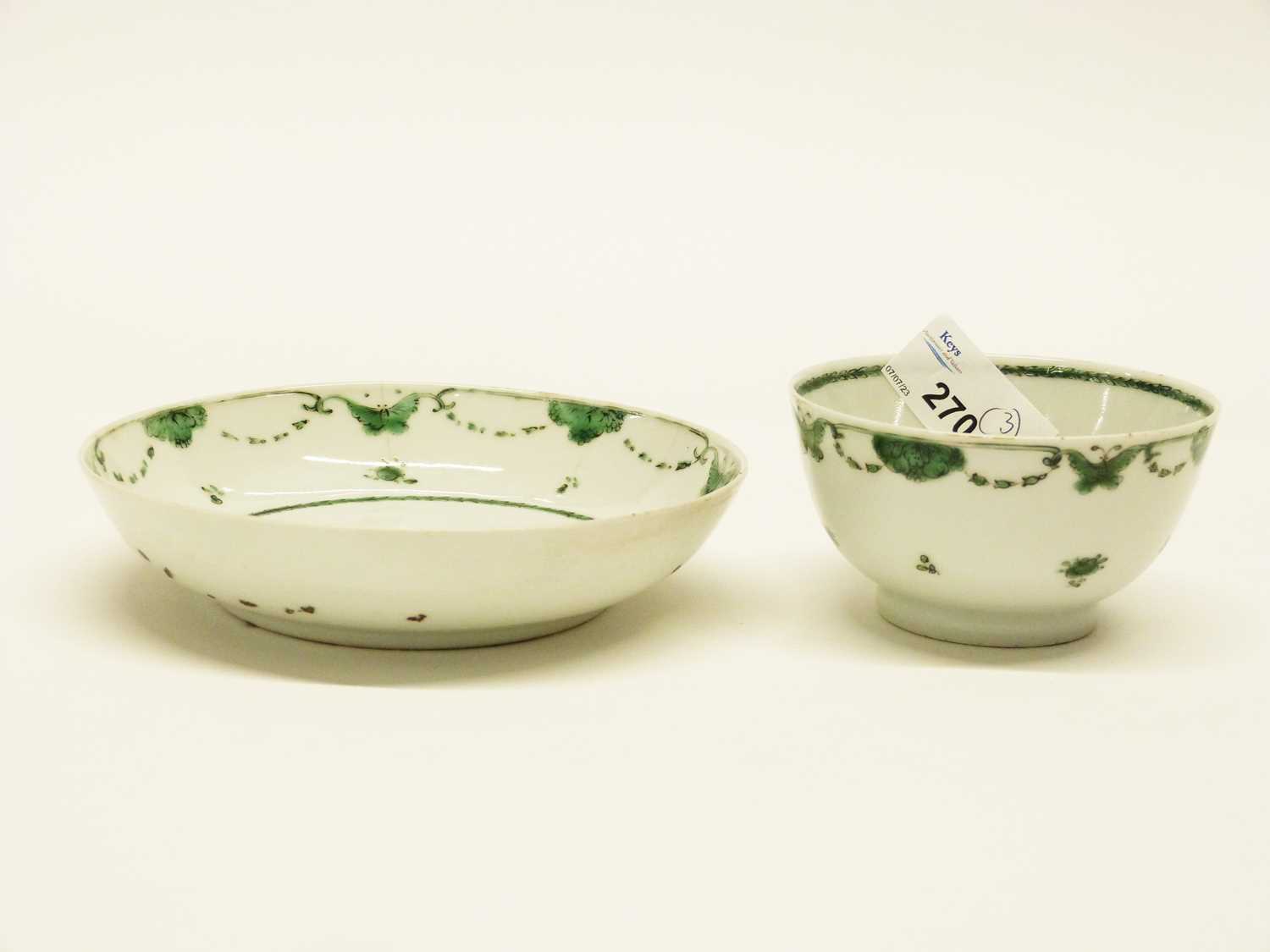 A group of three 18th Century Chinese export Chinese tea bowls and saucers including a Famille Verte - Image 9 of 11