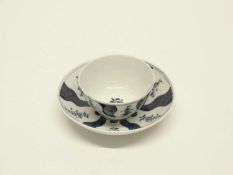 A Lowestoft porcelain tea bowl and saucer in the Robert Brown pattern