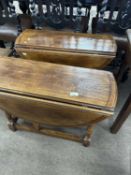 Pair of good quality oak and cross banded drop leaf occasional tables on turned legs, 76cm wide